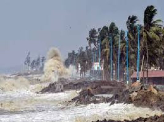 நாட்டைச் சூழவுள்ள கடற்பரப்புகளில்  பலத்த காற்று மற்றும் கடல் கொந்தளிப்பு! 